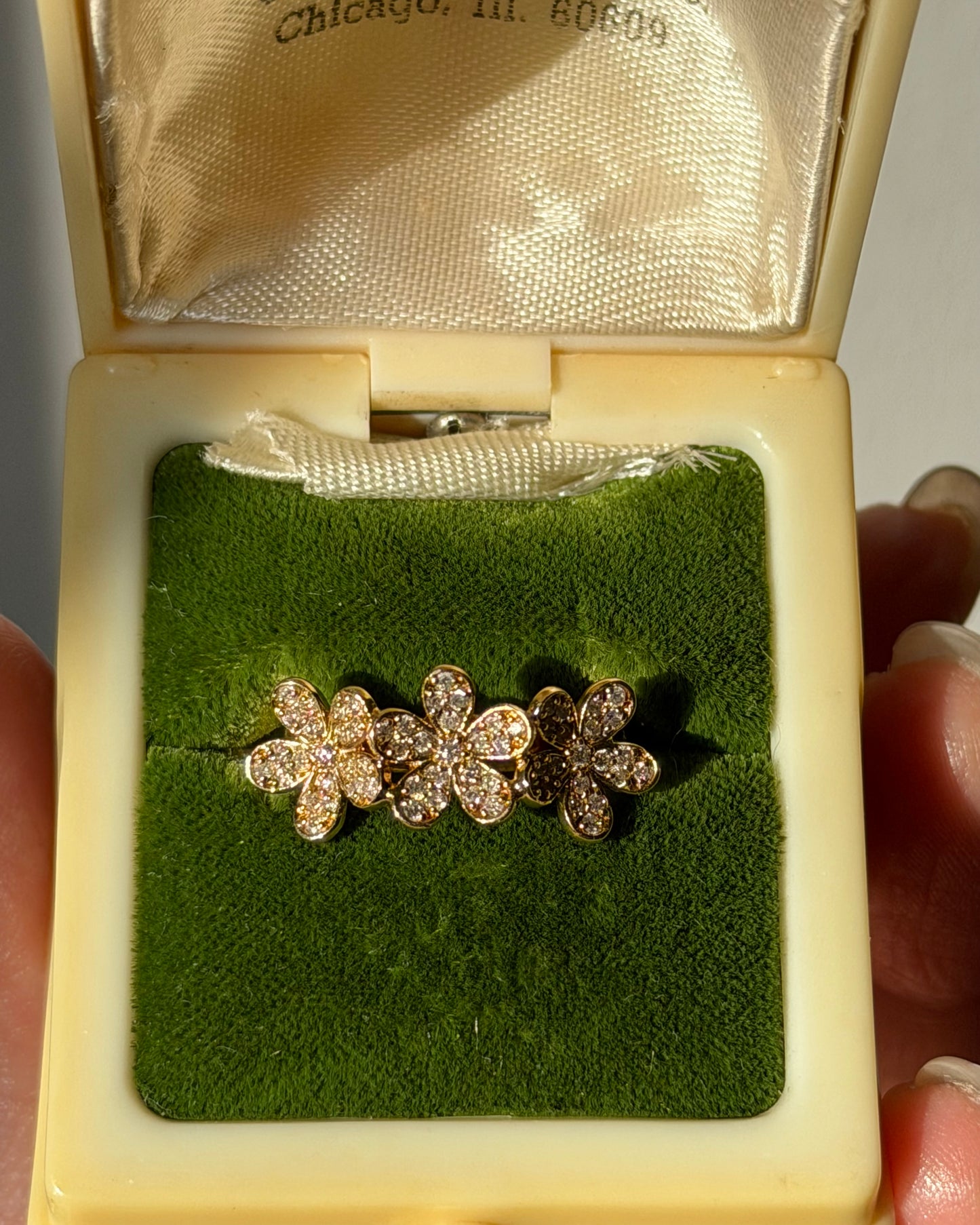 Vintage 18k Gold Triple Diamond Flower Ring