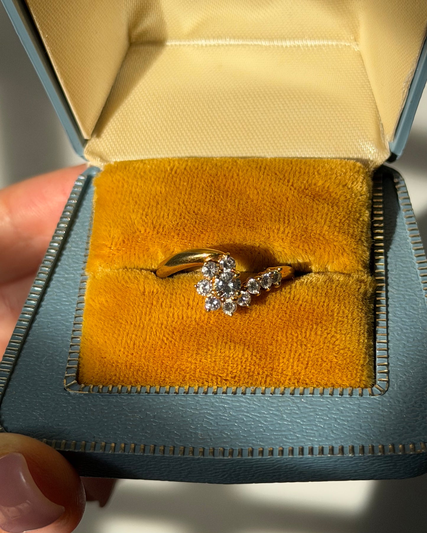 Vintage 18k Gold 0.50 CTW Diamond Swirly Ring