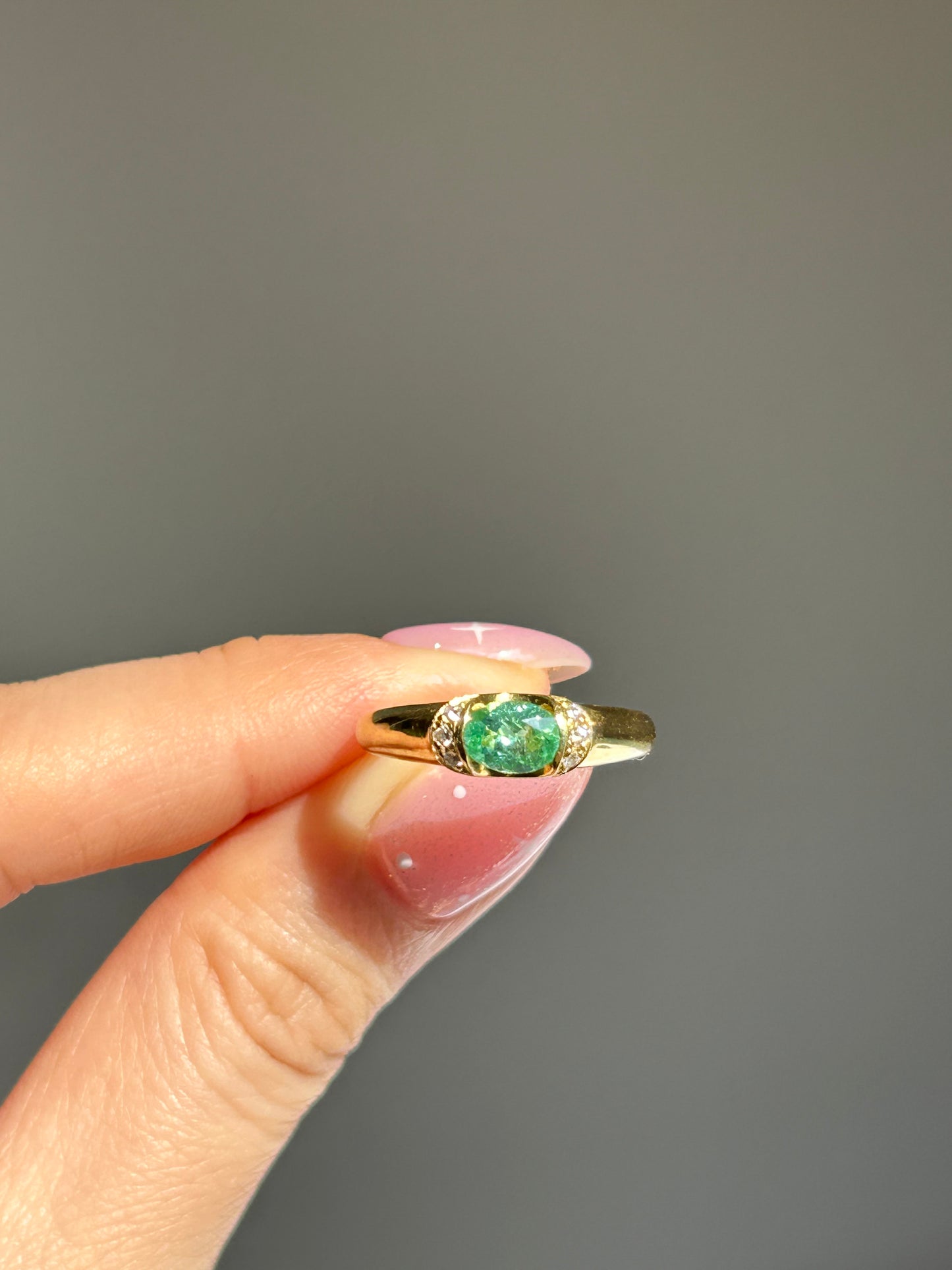 Vintage 18k Gold Sea Foam Green Tourmaline Half Bezel EW Set Ring