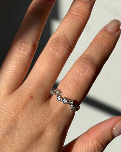 Modern Estate 18k White Gold Diamond Star Wavy Stacking Band