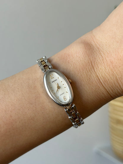 Vintage Y2K Seiko Stainless Steel Two-toned Oval Watch