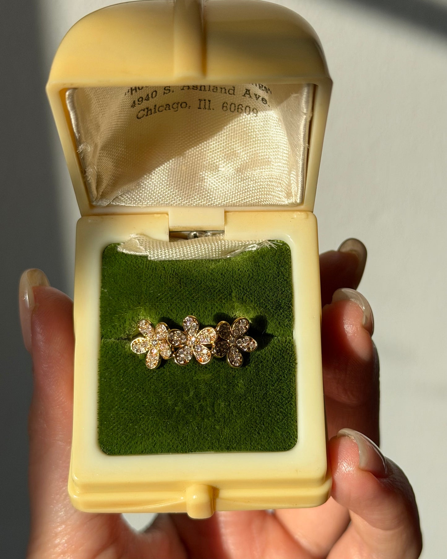 Vintage 18k Gold Triple Diamond Flower Ring