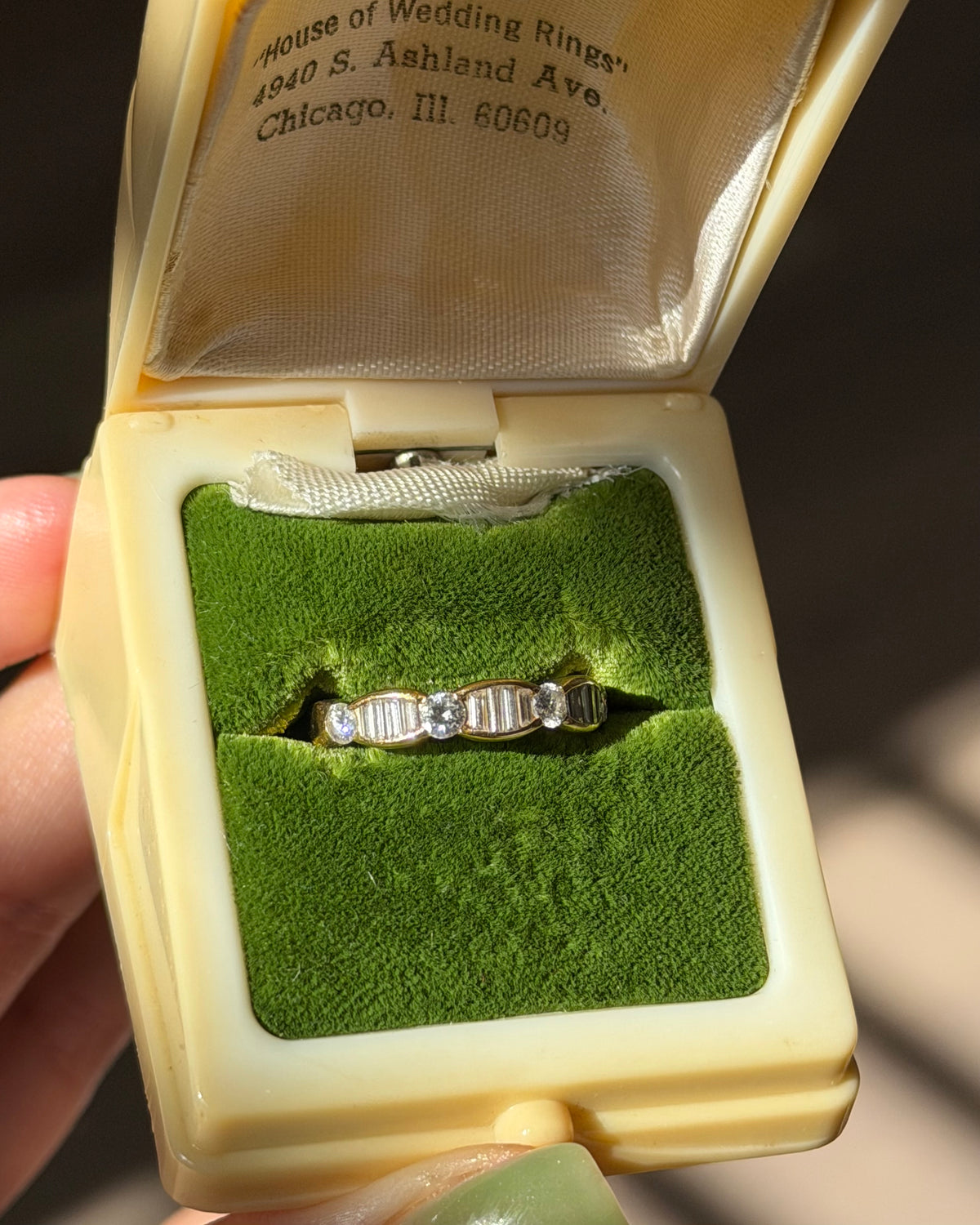 Vintage 18k Gold Round And Baguette Diamond Scalloped Edge Stackable Band