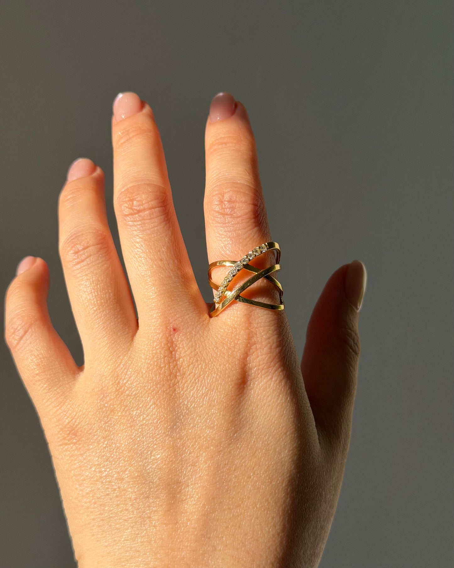 Modern Estate 18k Gold Sculptural Line Statement Diamond Ring