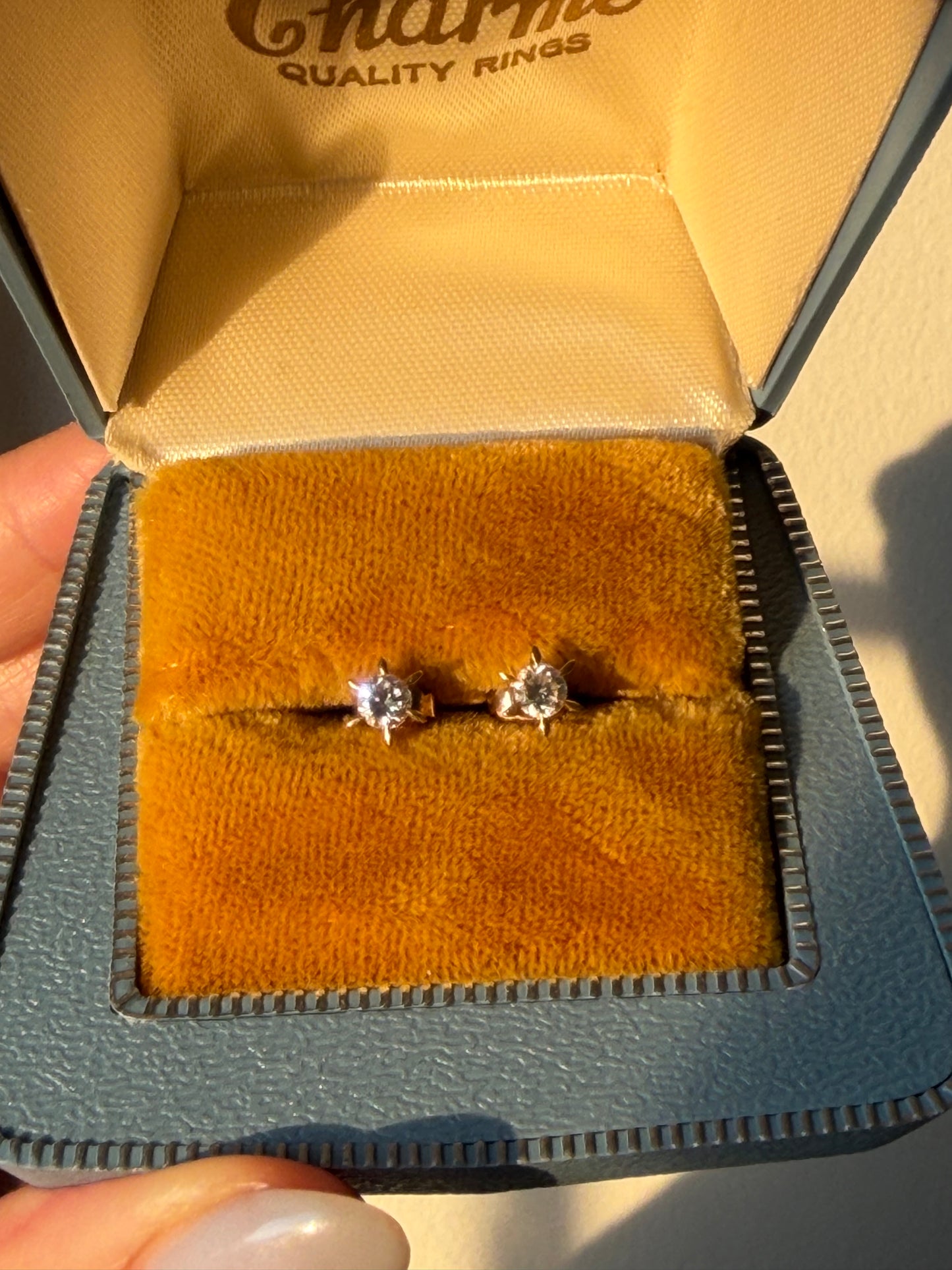 Natural diamond stud earrings