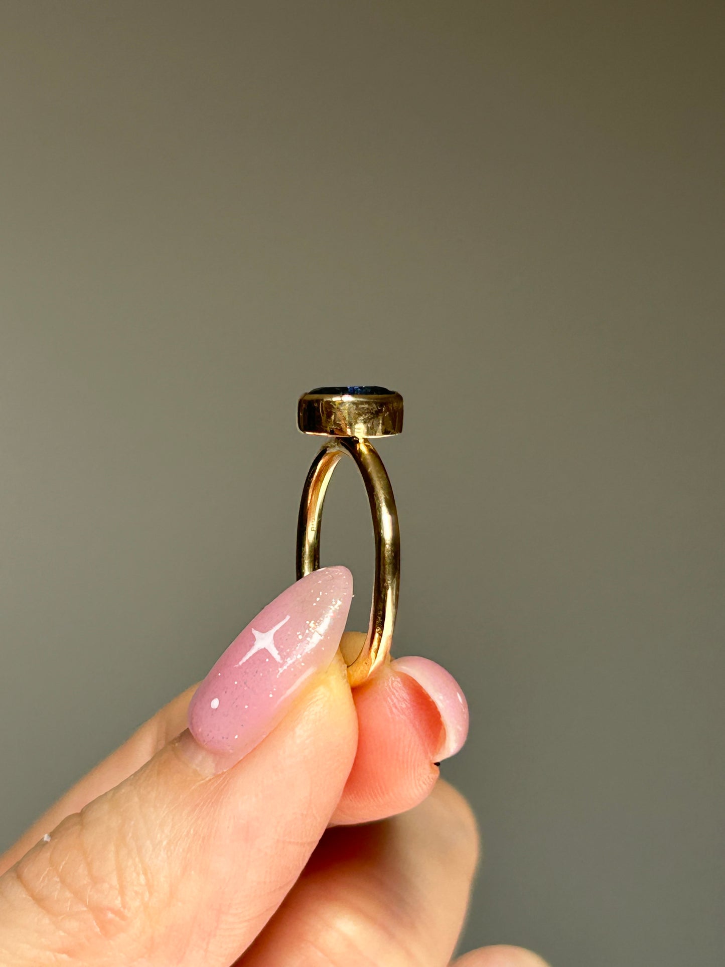 Modern 18k Gold Bezel Set Deep Blue Sapphire Ring