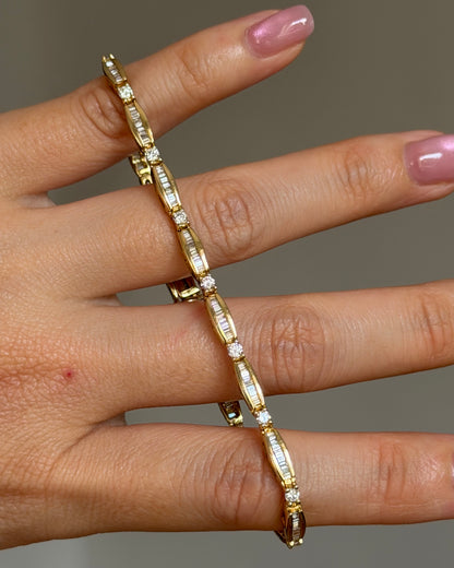 Vintage 18k Gold Baguette and Round Diamond Scalloped Edge Tennis Bracelet