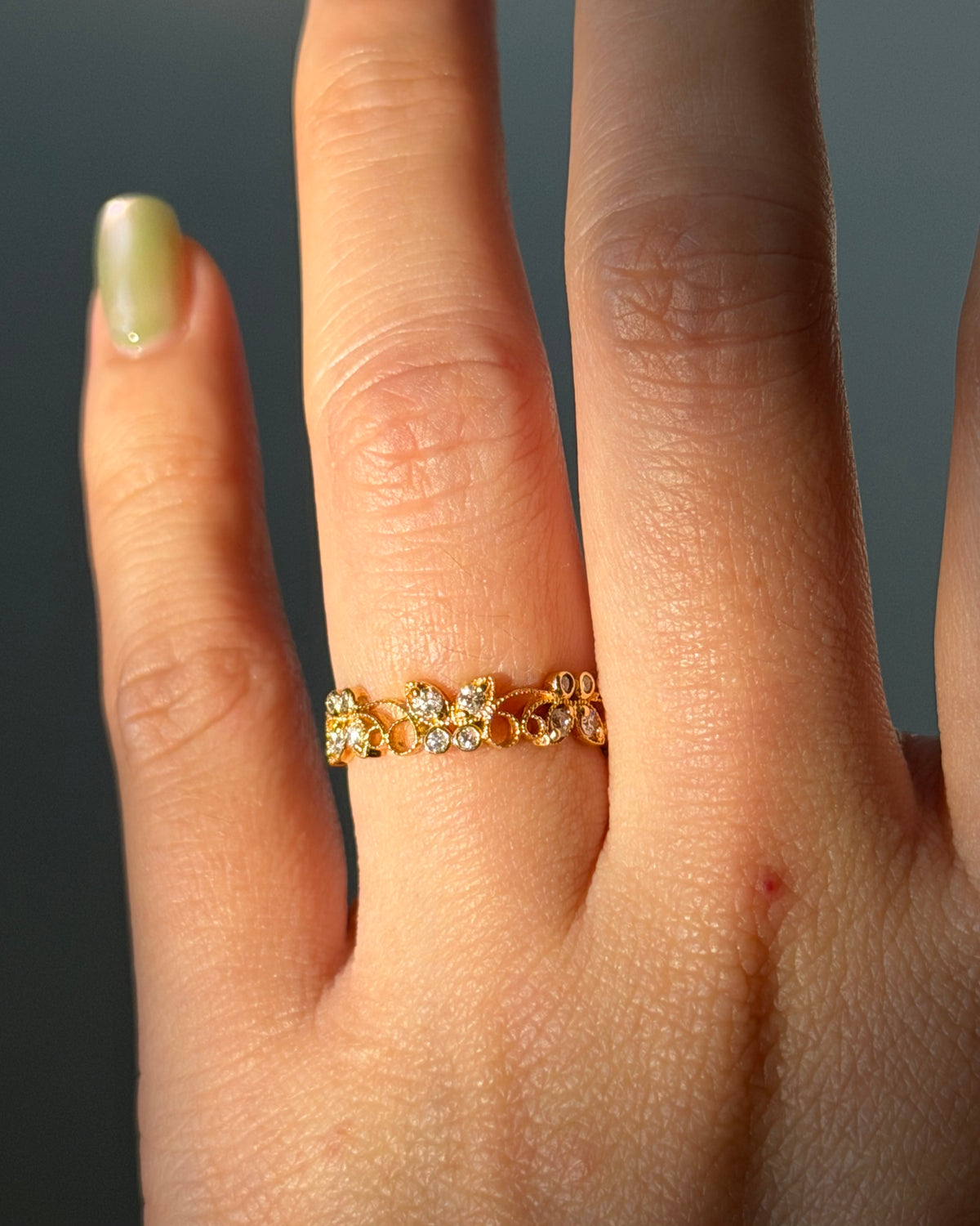 Vintage 18k Gold Diamond Butterfly Open Work Milgrain Detail Ring