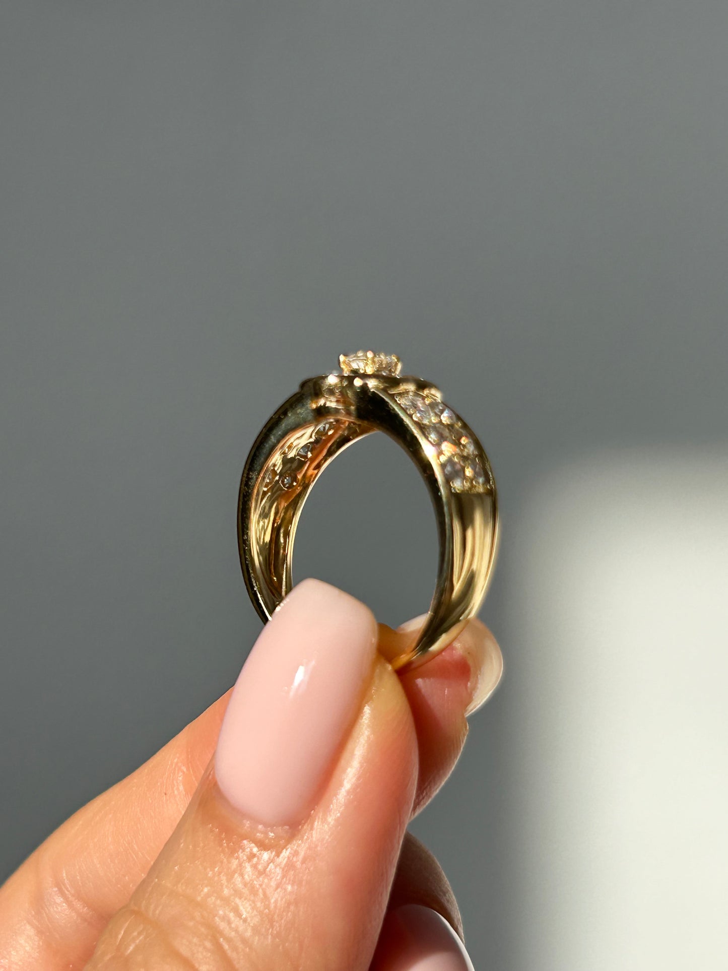 Vintage 18k Diamond Flower Chunky Ring