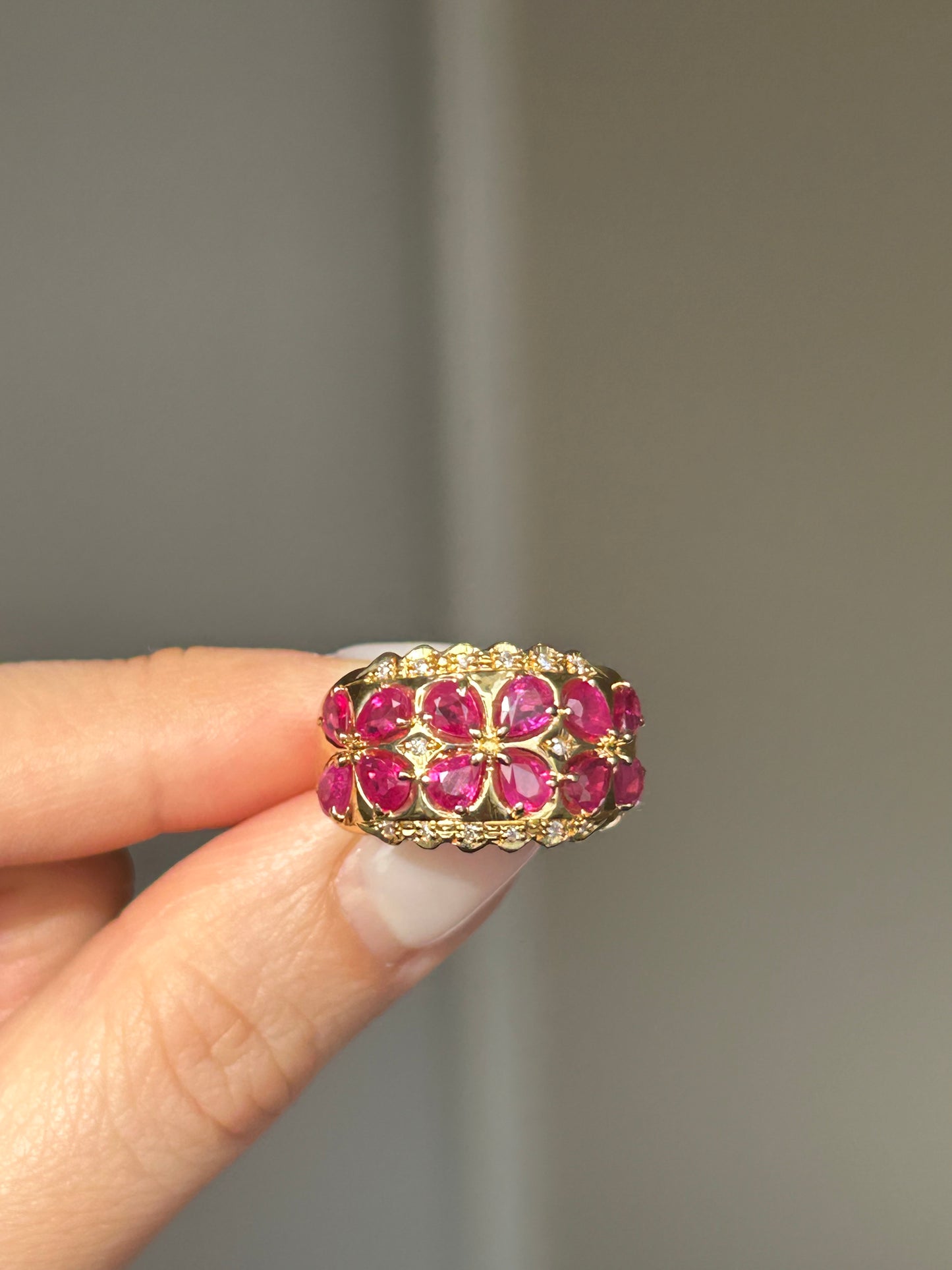 Vintage 18k Gold Ruby Flower Trio Ring