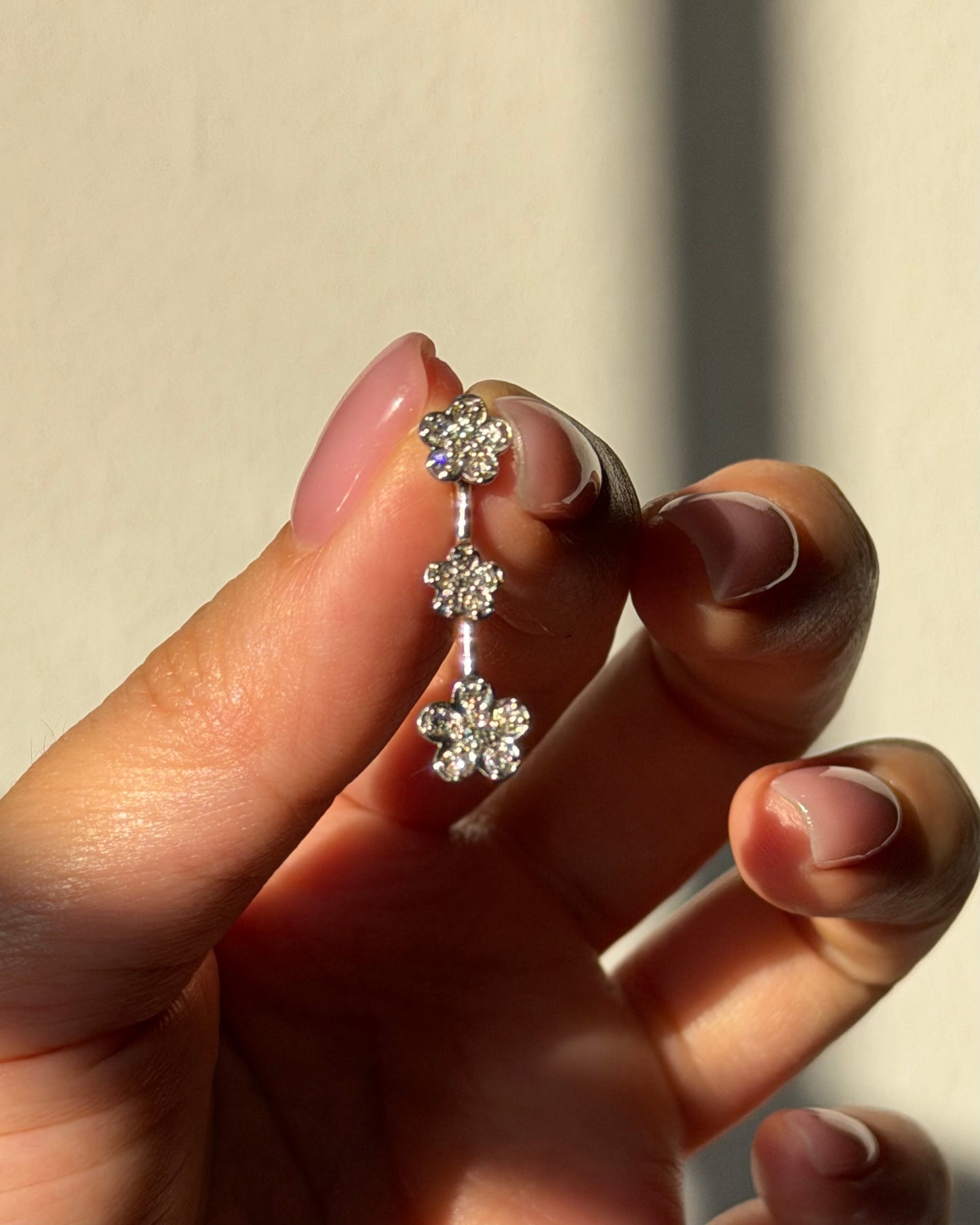 Vintage 18k WG Diamond Flower Bar Swinging Pendant