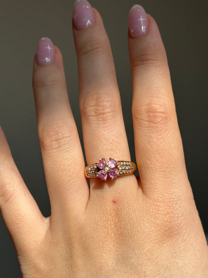 Vintage 18k Gold Pink Sapphire Heart-Leaf Clover Pave Diamond Ring