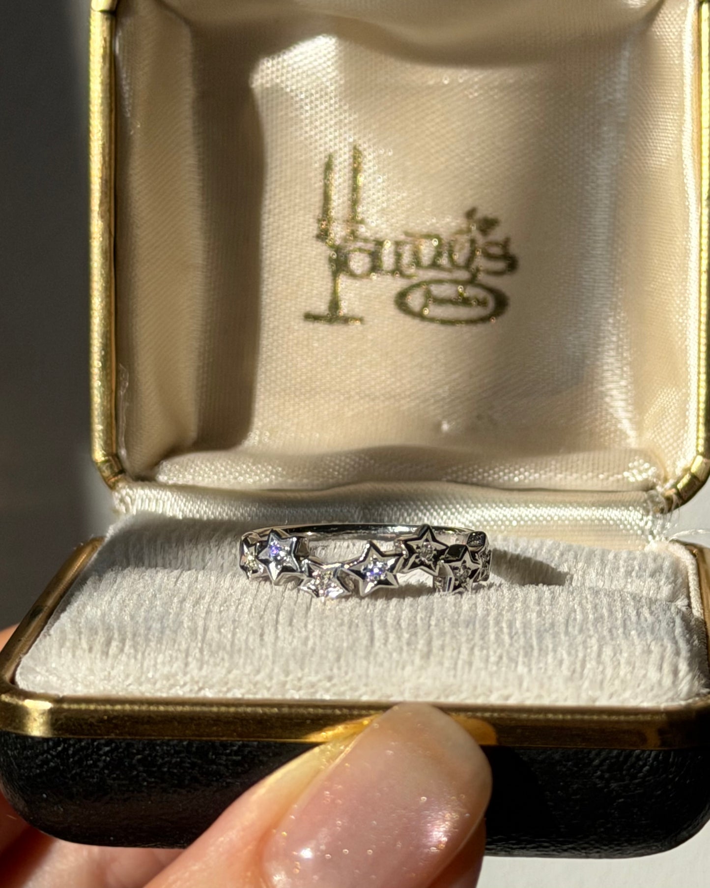 Modern Estate 18k White Gold Diamond Star Wavy Stacking Band