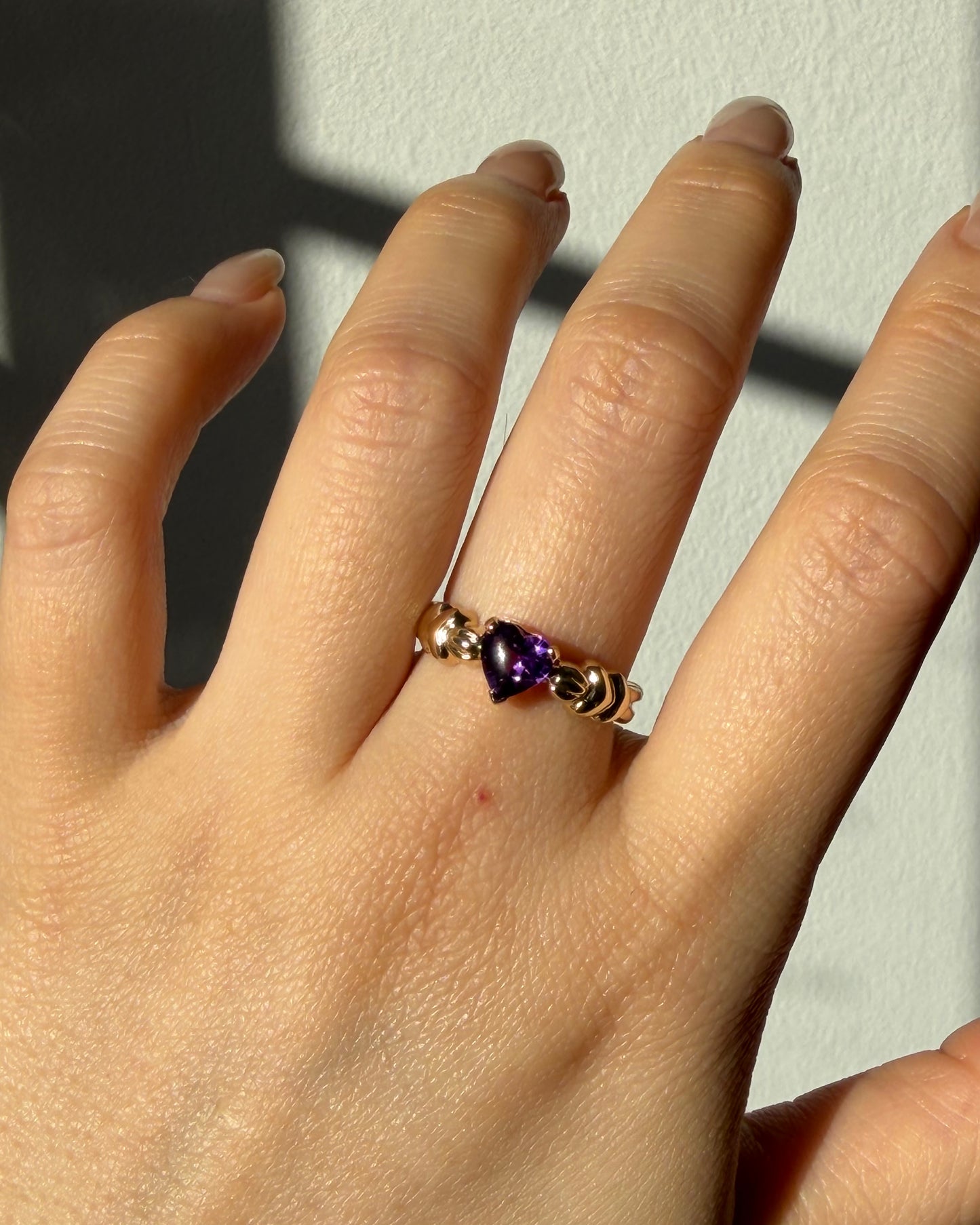 Vintage 14k Gold Cabochon Amethyst Heart Ring - Heart Shoulder Details