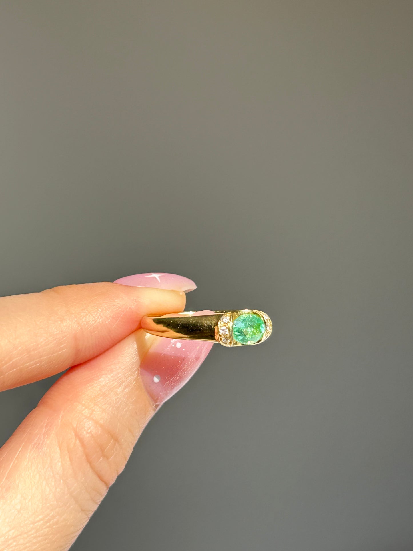 Vintage 18k Gold Sea Foam Green Tourmaline Half Bezel EW Set Ring