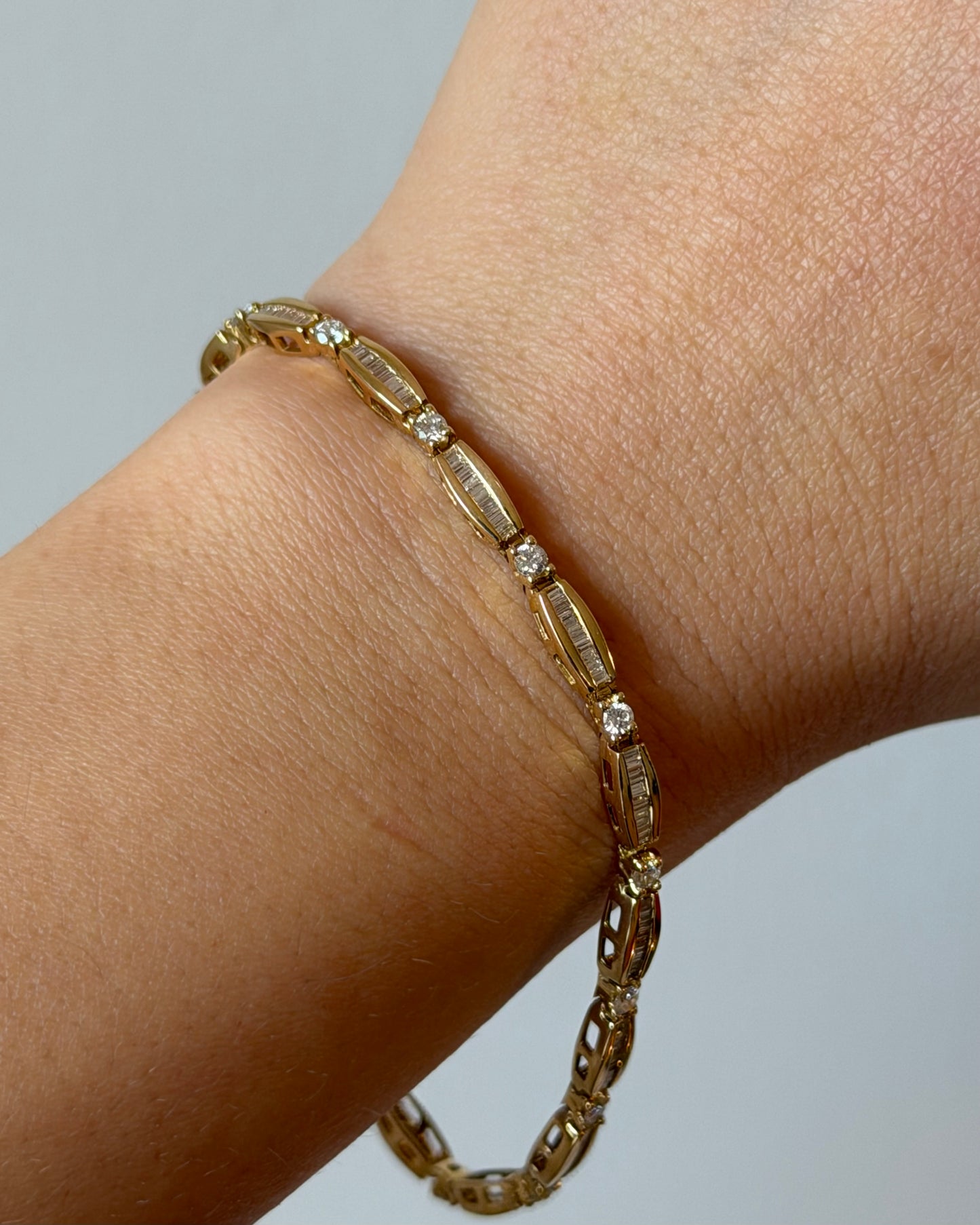 Vintage 18k Gold Baguette and Round Diamond Scalloped Edge Tennis Bracelet