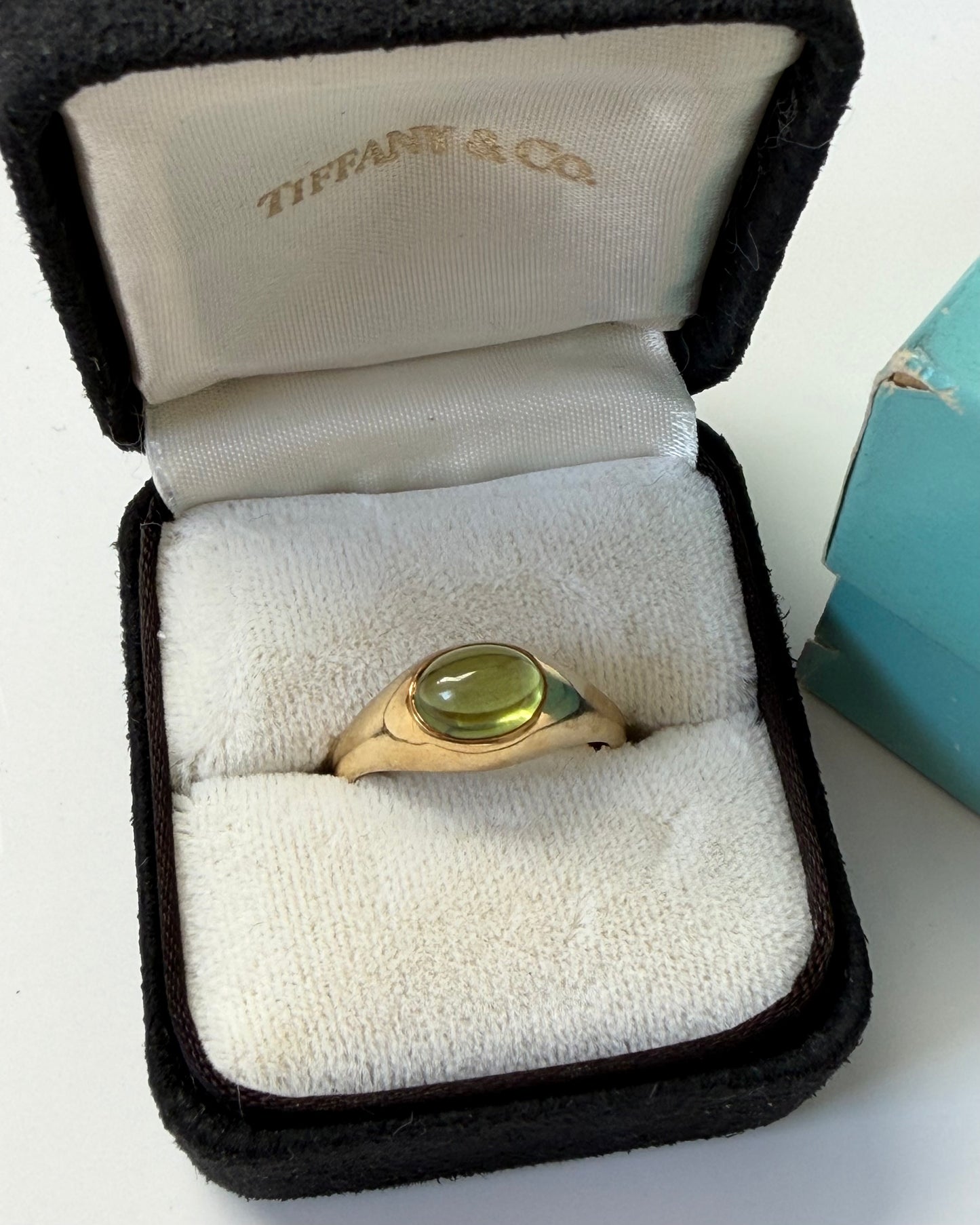 Vintage Circa 1980s 18k Gold Tiffany & Co Cabochon Peridot Ring