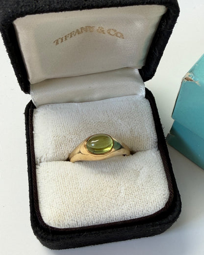 Vintage Circa 1980s 18k Gold Tiffany & Co Cabochon Peridot Ring
