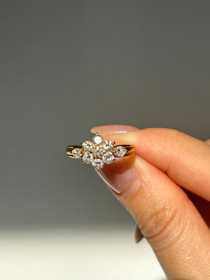 Vintage 18k Gold Diamond Flower Ring: 1 ct, US Size 7