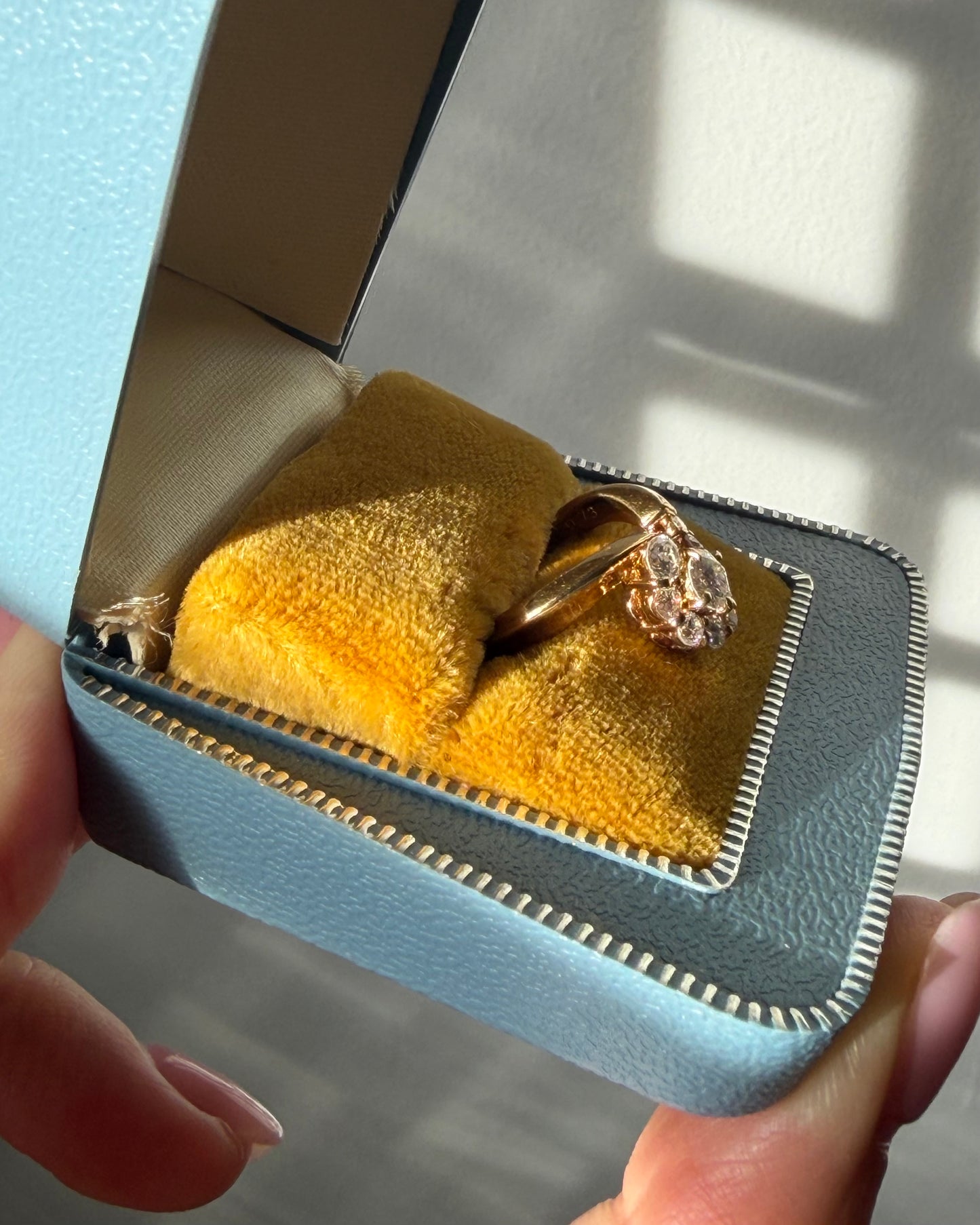 Vintage 18k Gold 0.73 CTW Diamond Swirly Ring