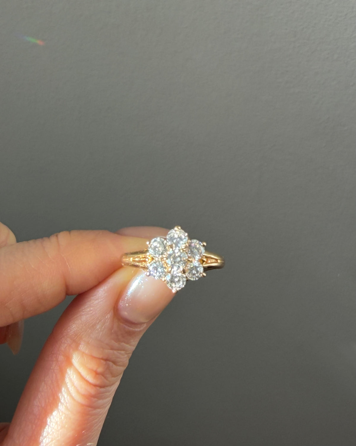 Vintage 18k Gold Diamond Flower Cluster Ring
