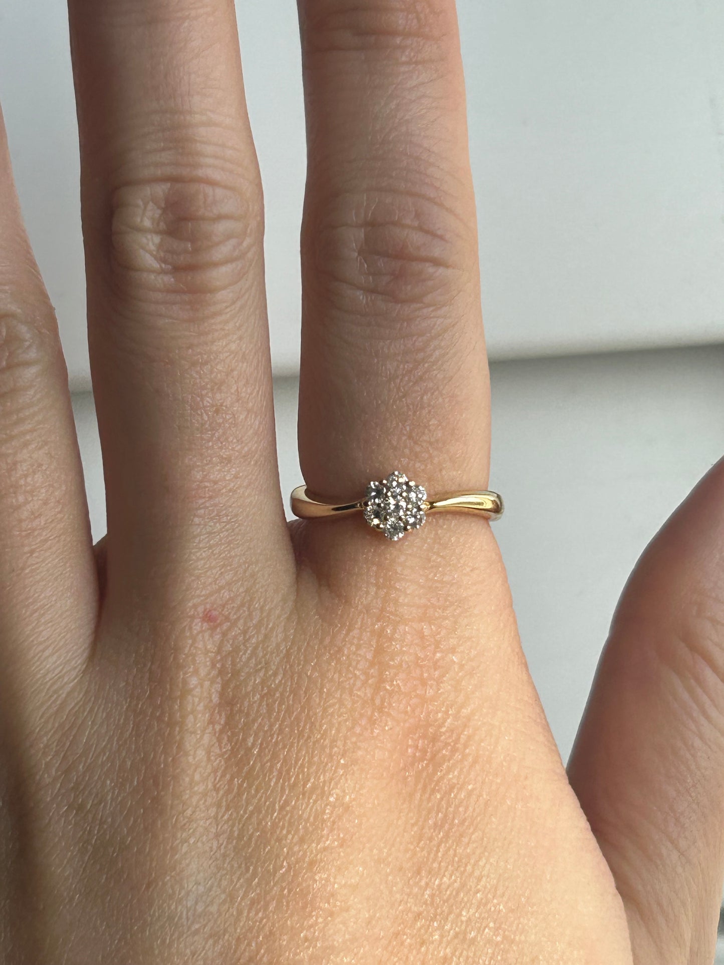 Vintage 18k Gold Diamond Daisy Ring