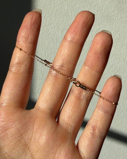 Modern 18k Gold Dainty Bracelet with Diamonds
