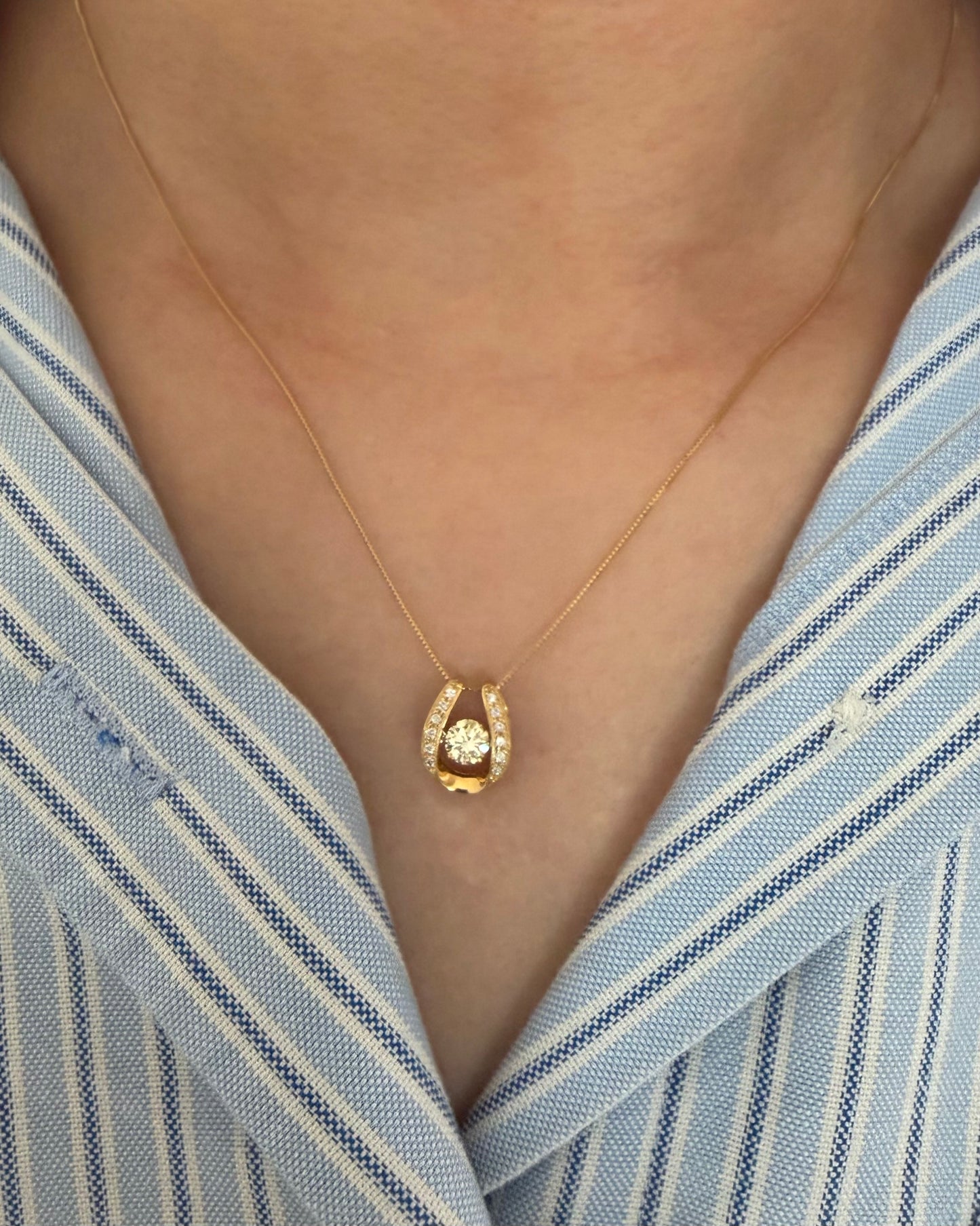 Vintage 18k Gold Suspended Yellow Diamond Horseshoe Pendant Necklace