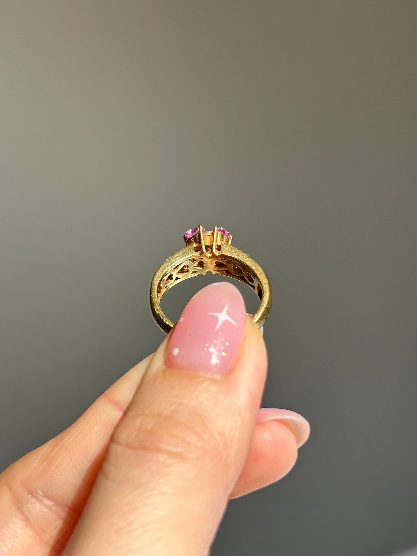 Vintage 18k Gold Pink Sapphire Heart-Leaf Clover Pave Diamond Ring