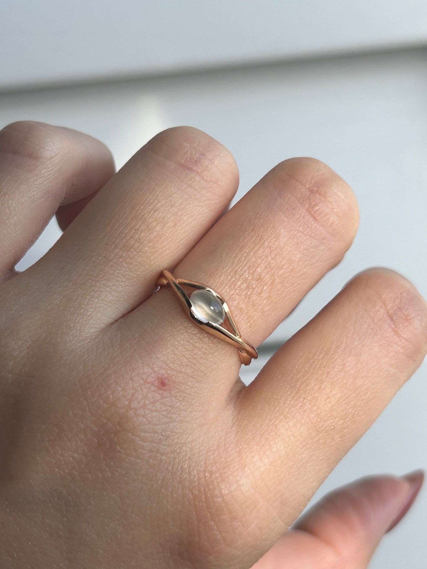 Vintage 18k Cat’s Eye Moonstone Cabochon Ring