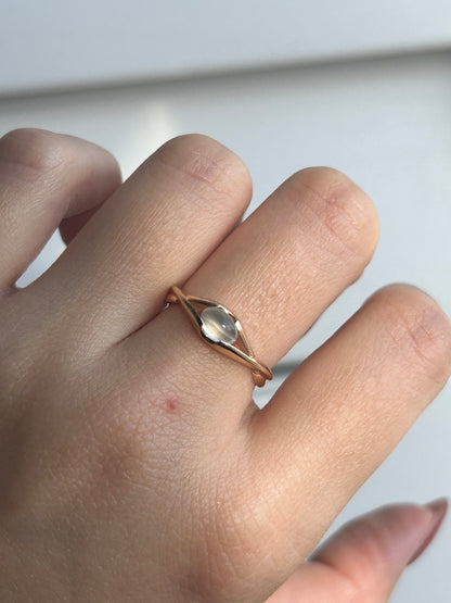 Vintage 18k Cat’s Eye Moonstone Cabochon Ring