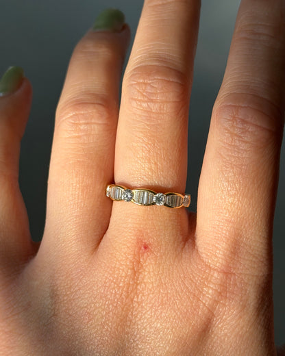 Vintage 18k Gold Round And Baguette Diamond Scalloped Edge Stackable Band