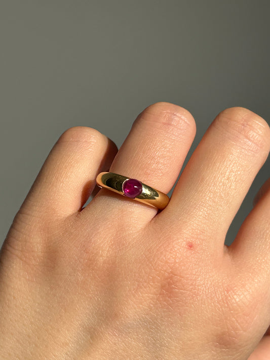 Vintage 18k Gold Ruby Cabochon Donut Ring