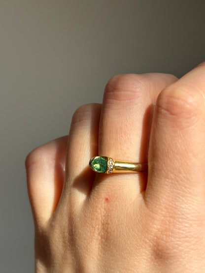 Vintage 18k Gold Sea Foam Green Tourmaline Half Bezel EW Set Ring