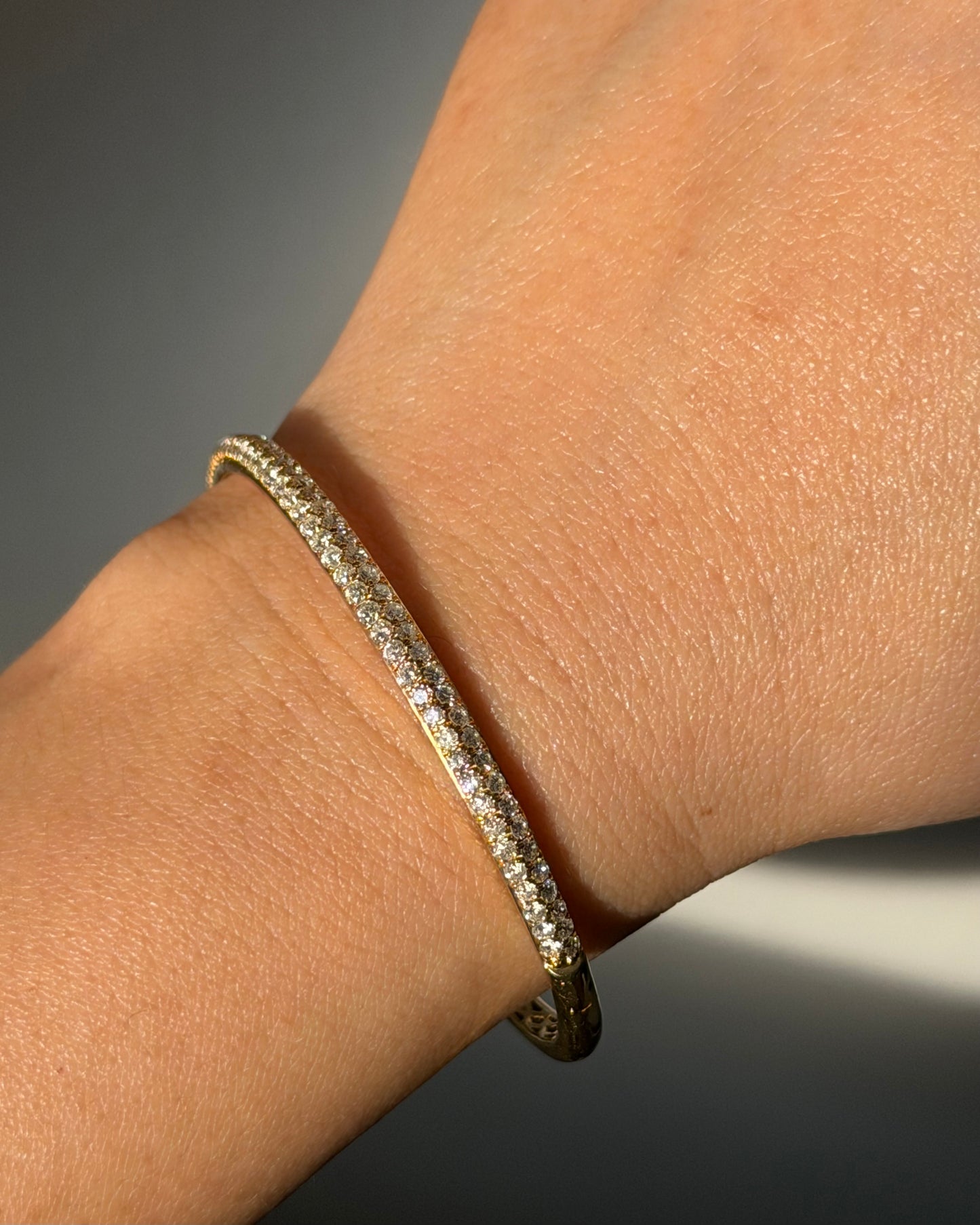 Modern Pre-loved 18k Gold 1.75 CTW Diamond Pave Dome Bangle Bracelet