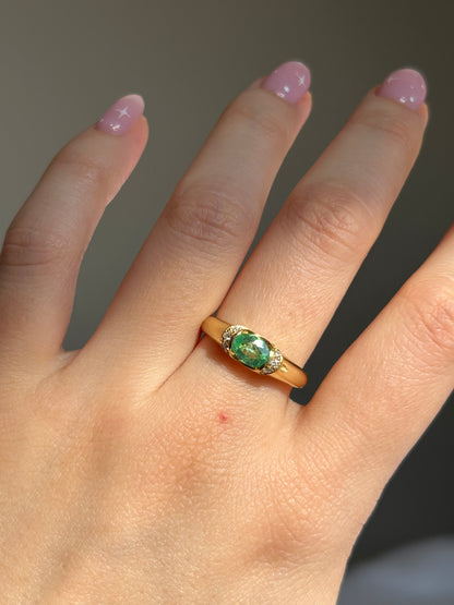Vintage 18k Gold Sea Foam Green Tourmaline Half Bezel EW Set Ring