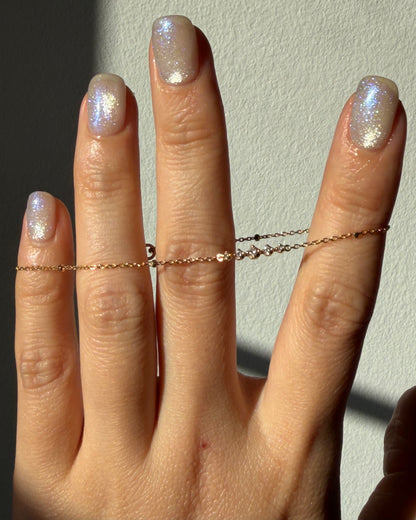 Modern 18k Gold Dainty Bracelet with Diamonds