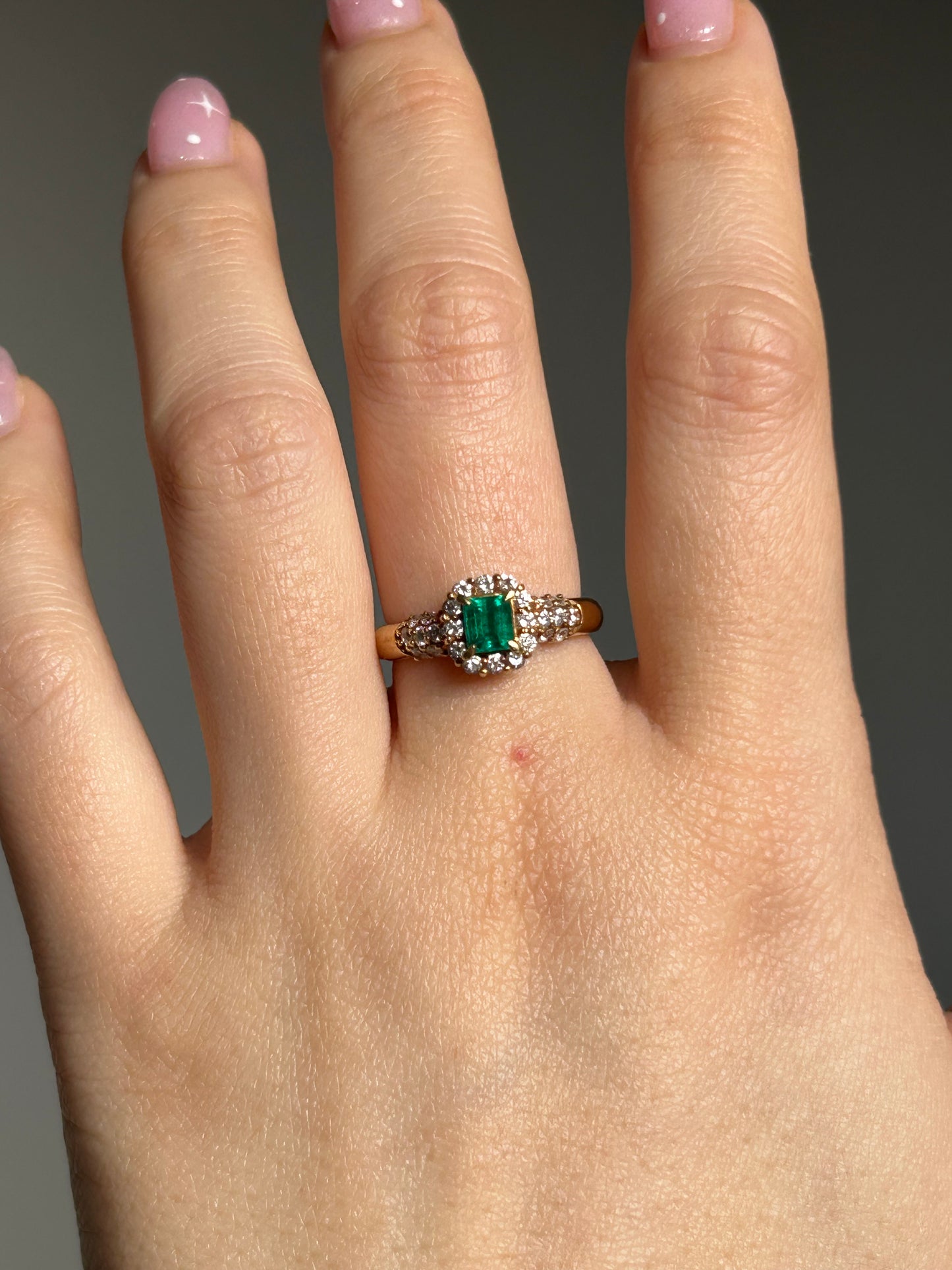 Vintage 18k Gold Emerald Diamond Halo Engagement Anniversary May Birthday Ring