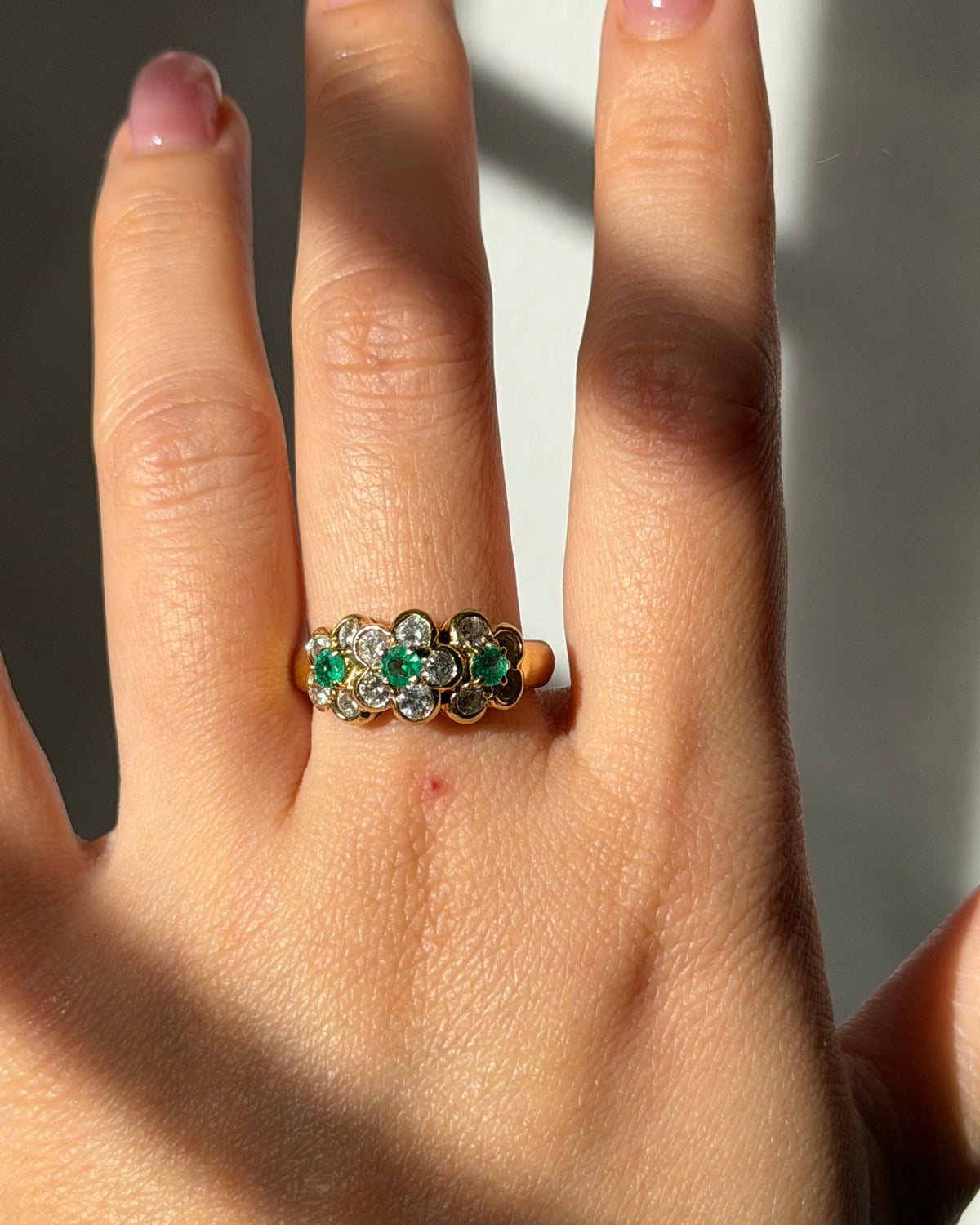 Vintage 18k Gold Emerald and Diamond Three Flower Band
