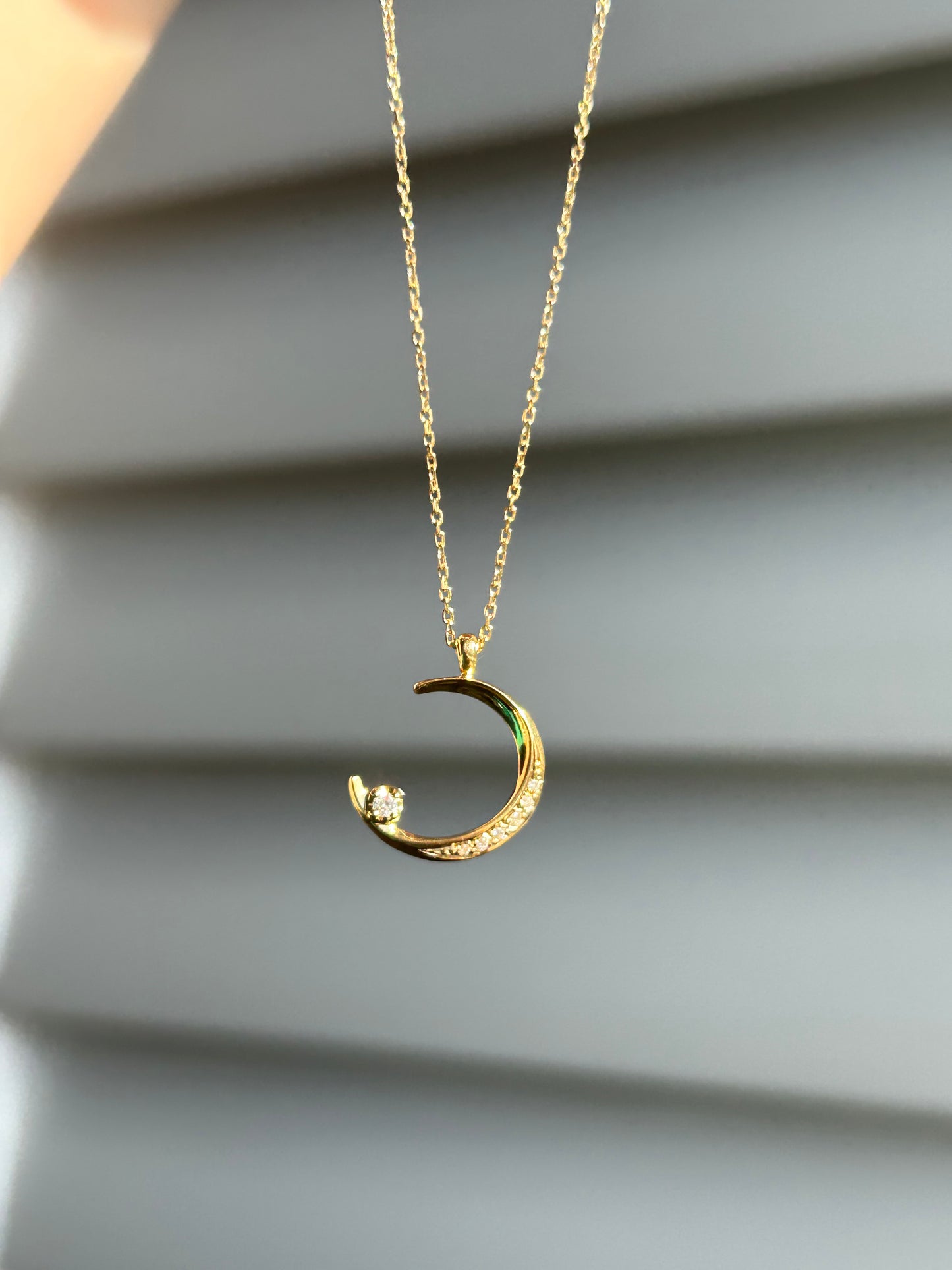 Vintage 18k Crescent Moon Diamond Pendant Chain