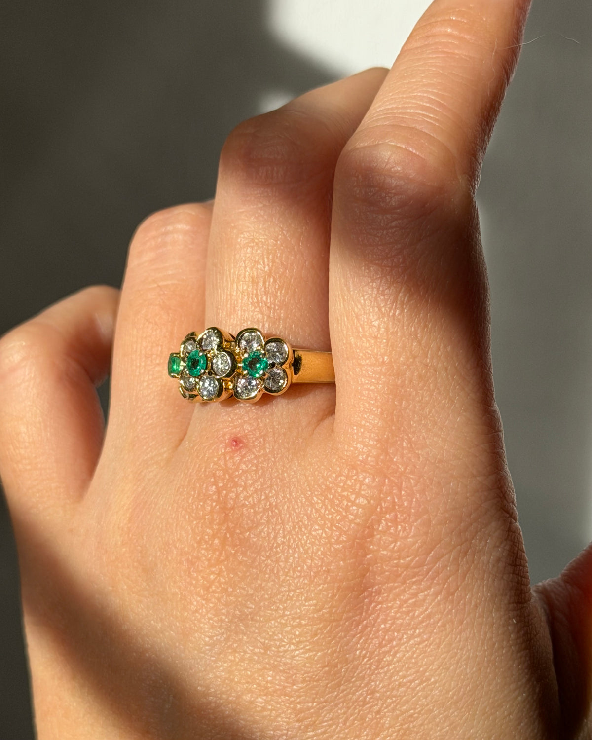 Vintage 18k Gold Emerald and Diamond Three Flower Band