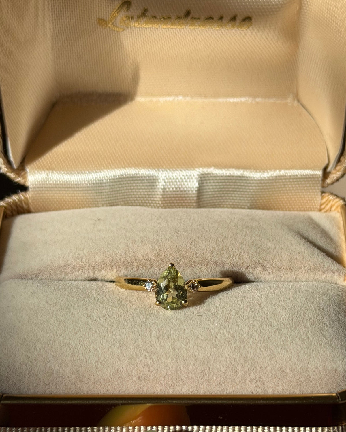 Vintage 18k Gold Pear Cut Peridot Stackable Ring