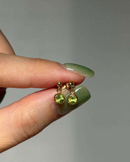 Vintage 18k Gold Bezel Set Peridot Drop Earrings