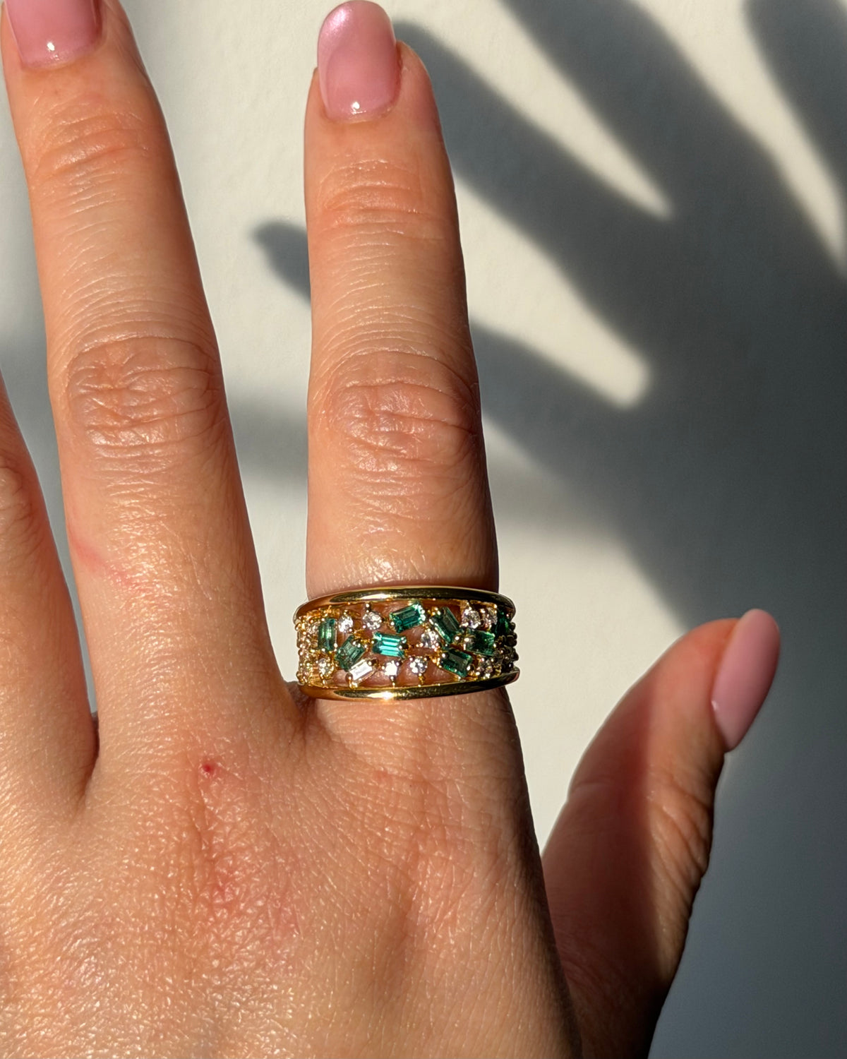 Vintage 18k Gold Emerald and Diamond Scattered Dome Ring