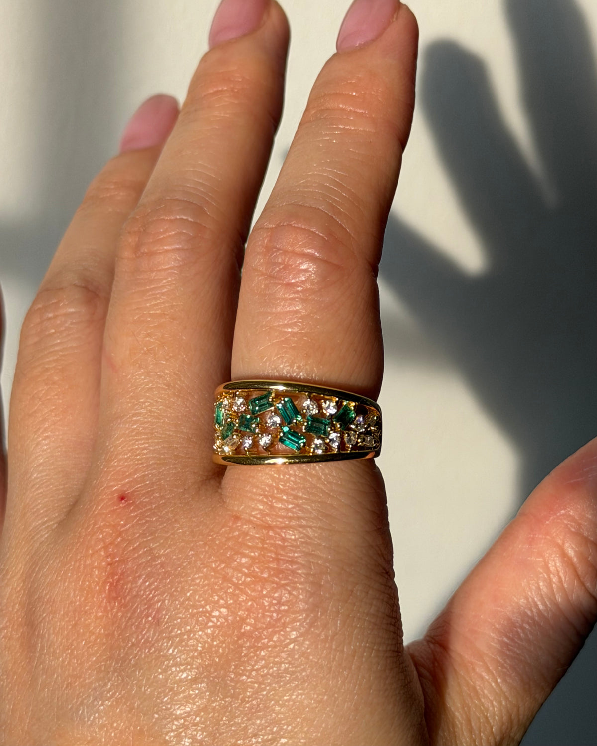 Vintage 18k Gold Emerald and Diamond Scattered Dome Ring