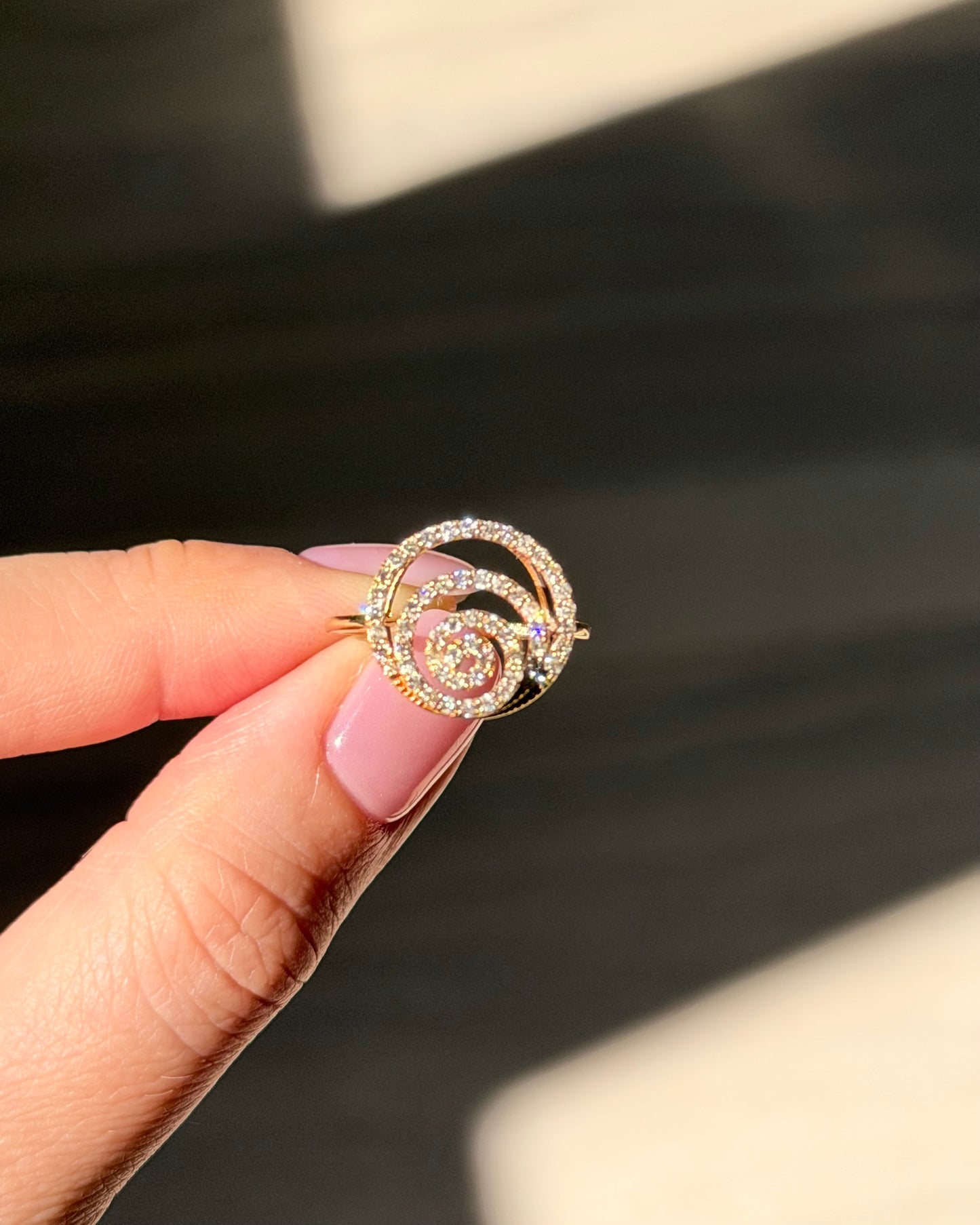 Vintage 18k Gold Spiral Diamond Ring