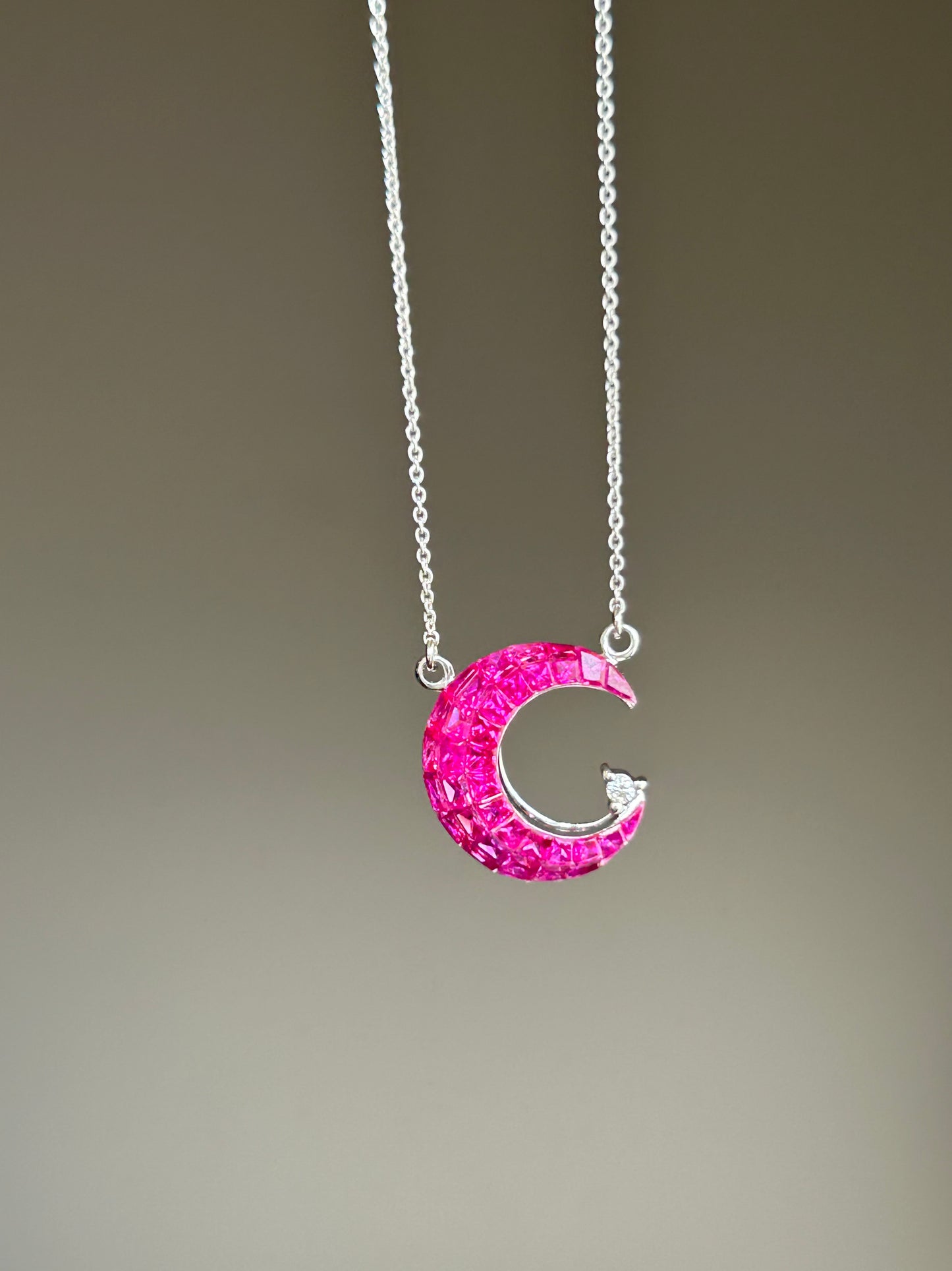 Vintage 18k White Gold Invisible Set Ruby Crescent Pendant Chain