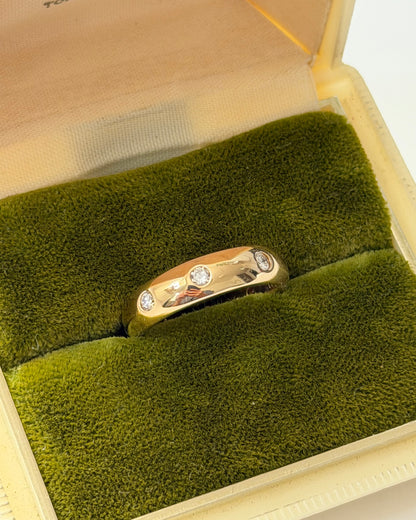 Modern Estate 18k Gold Straight Line Scattered Flush Set Diamond Donut Ring
