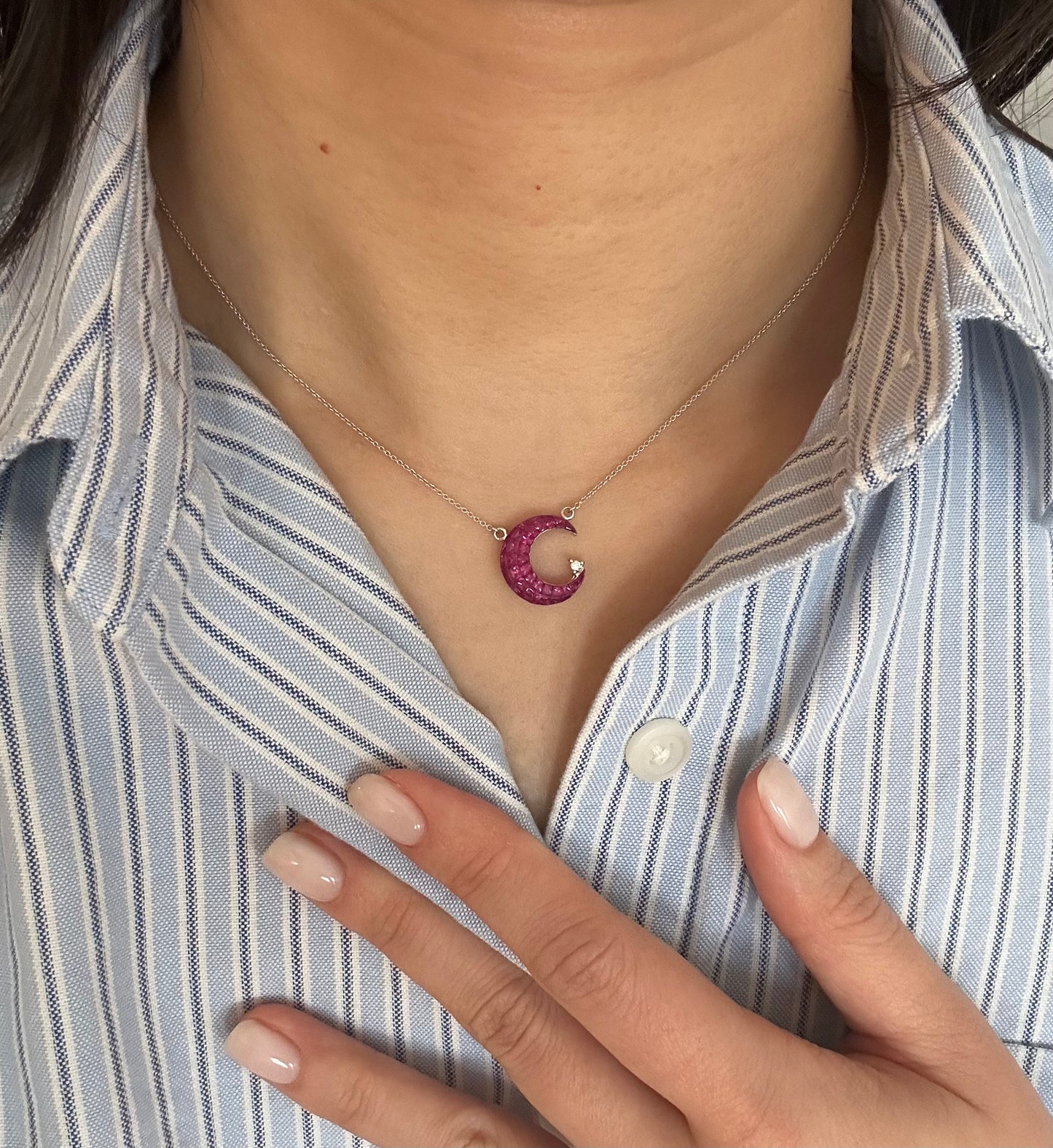 Vintage 18k White Gold Invisible Set Ruby Crescent Pendant Chain