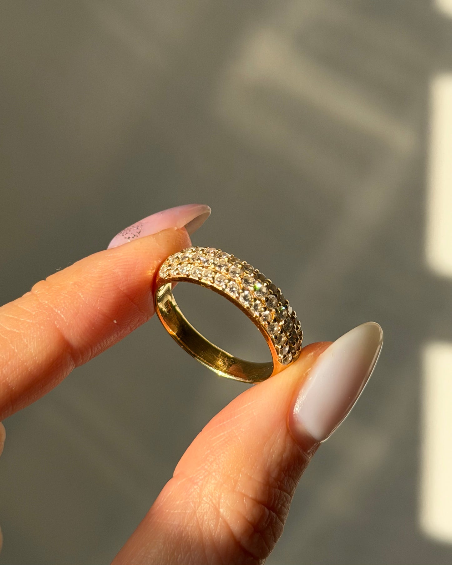 Vintage 18k Gold Diamond Pave Donut Ring